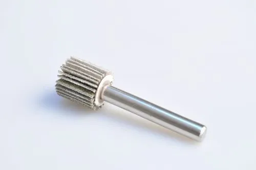 Brusný lamelový kotouč stopkový 15x15-6 W diamant 100 Mesh Časově Omezené